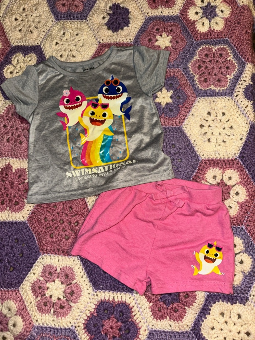 Nickelodeon Gray & Pink Baby Shark Matching Set